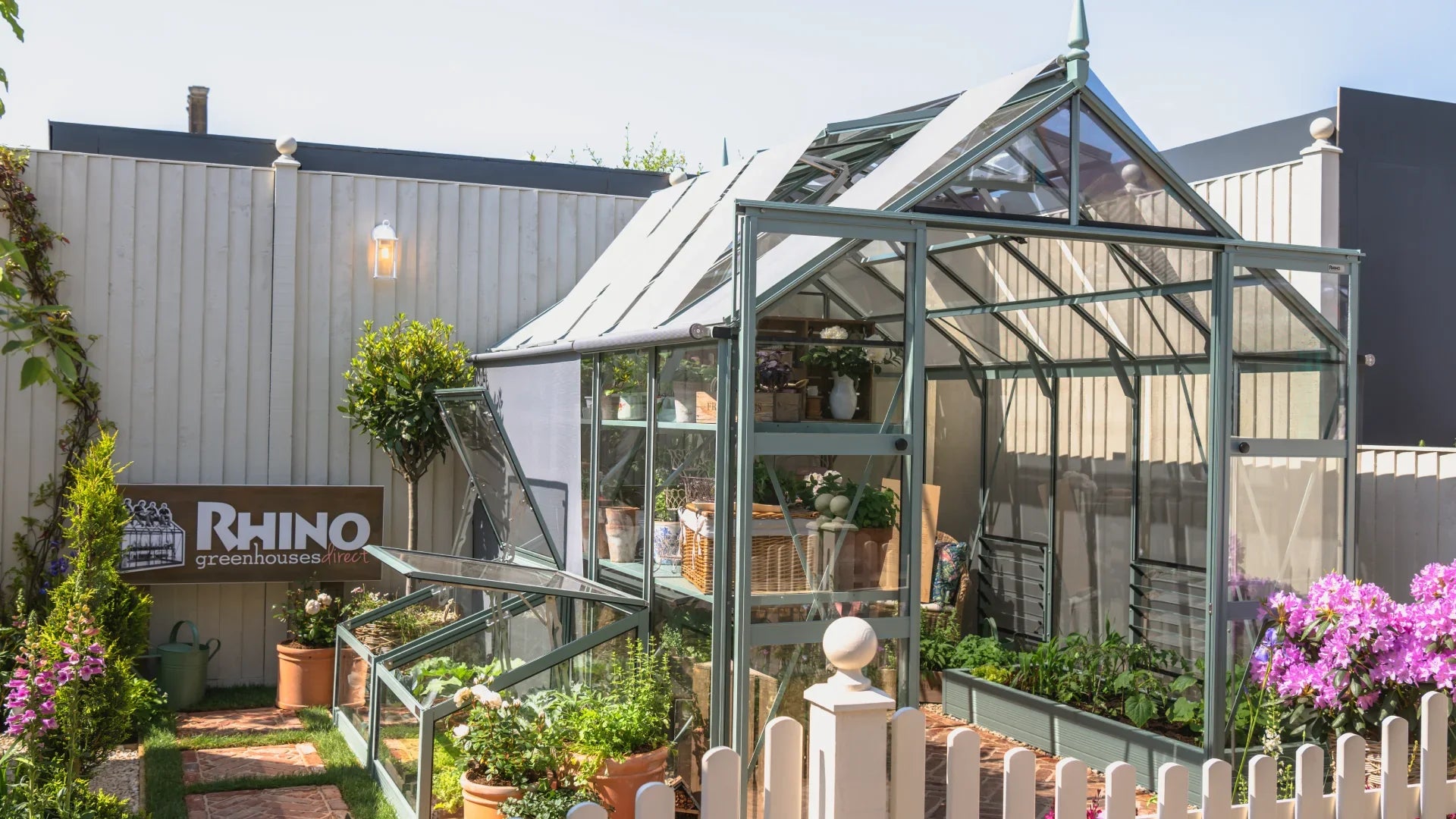 Cold frame vs greenhouse: which option is best for you?